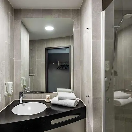 B&B Hotel Neuss מלון