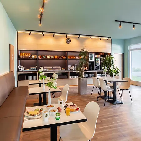 B&B Hotel Neuss מלון ניאוס