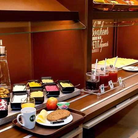 Отель B&B Hotel Neuss 3*